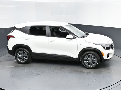 New 2026 Kia Seltos LX image 7