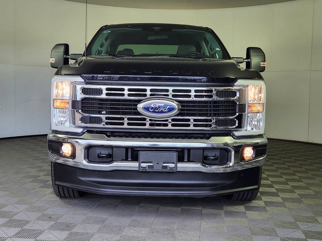 Used 2025 Ford F250 XLT AWD/4WD image 2