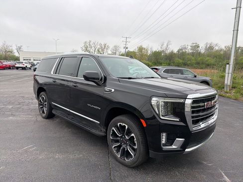 Used 2023 GMC Yukon XL SLT AWD/4WD image 9