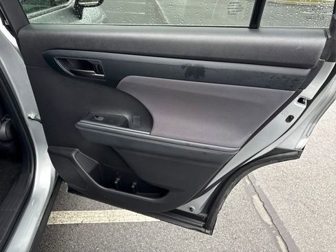 Used 2023 Toyota Highlander LE image 16