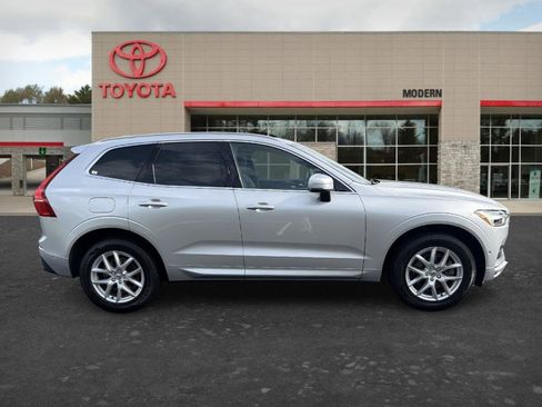 Used 2019 Volvo XC60 T5 Momentum w/ Multimedia Package FWD image 3