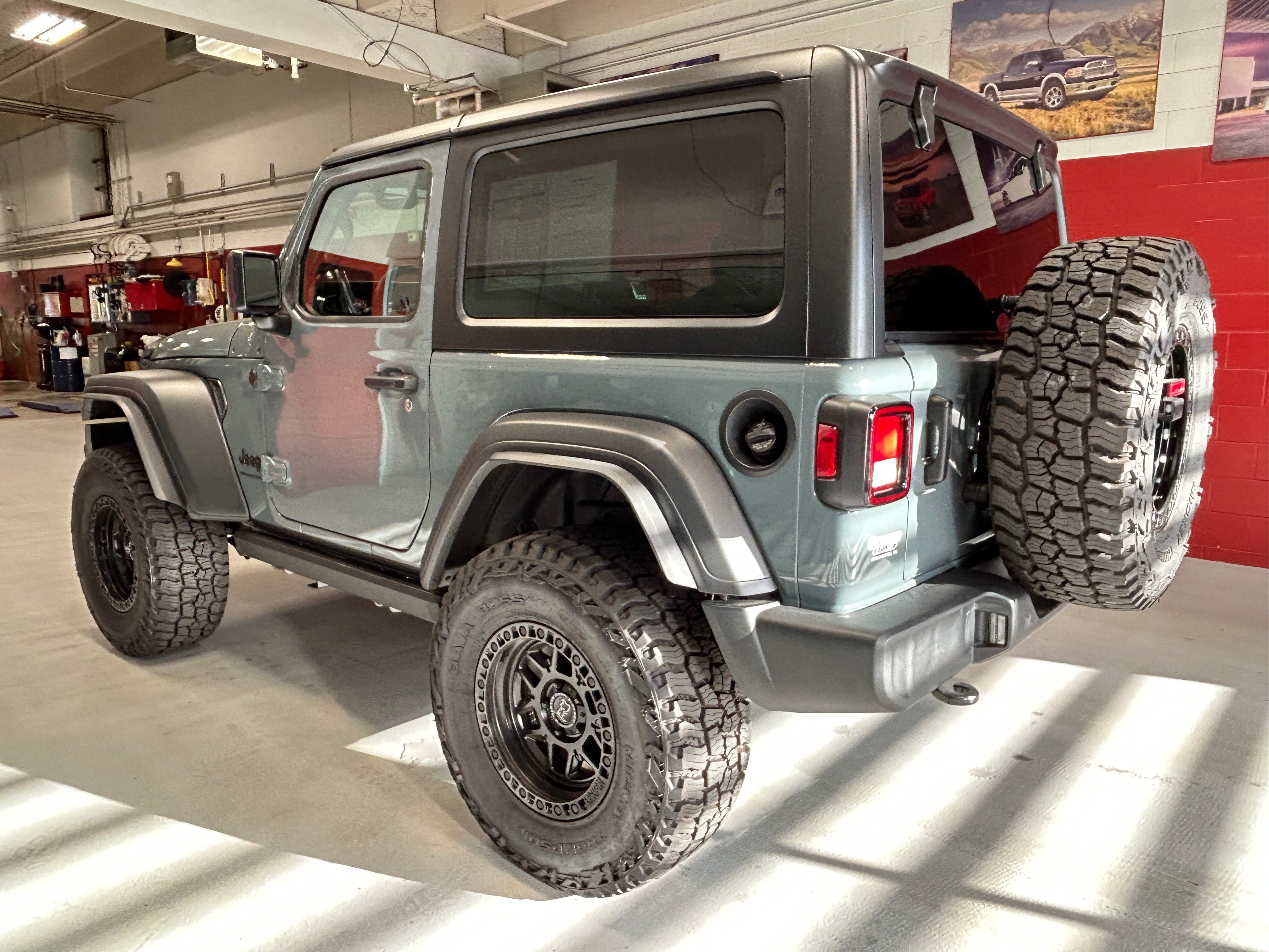 Certified 2025 Jeep Wrangler Sport AWD/4WD image 28