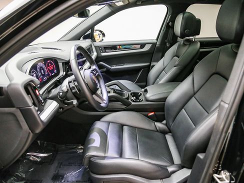 Certified 2024 Porsche Cayenne AWD/4WD image 22