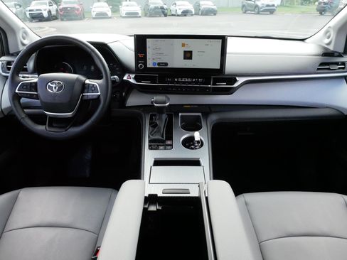 Certified 2025 Toyota Sienna XLE w/ XLE Plus Package AWD/4WD image 10