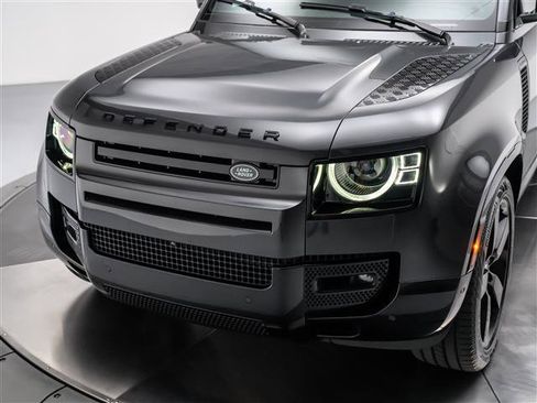 Used 2024 Land Rover Defender 110 X-Dynamic SE image 29