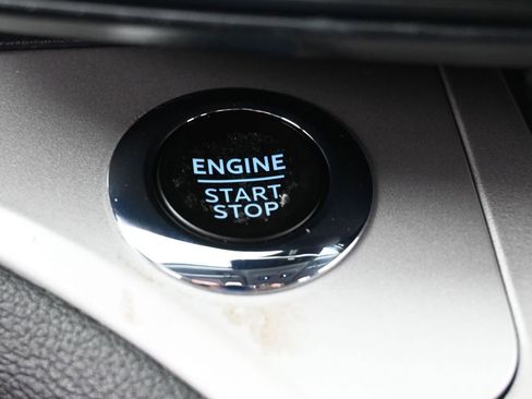 Used 2023 Ford Explorer XLT image 28