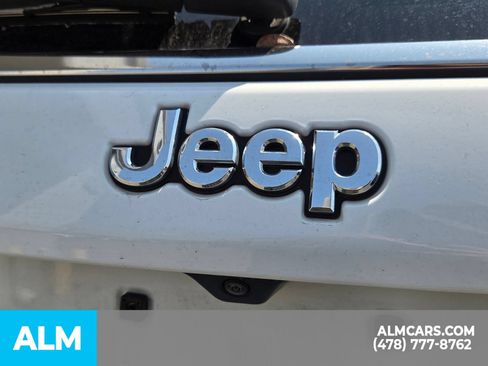 Used 2025 Jeep Compass Latitude AWD/4WD image 18