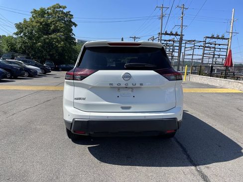 Used 2024 Nissan Rogue S FWD image 4