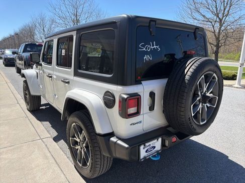 Used 2024 Jeep Wrangler Unlimited w/ Convenience Group AWD/4WD image 5