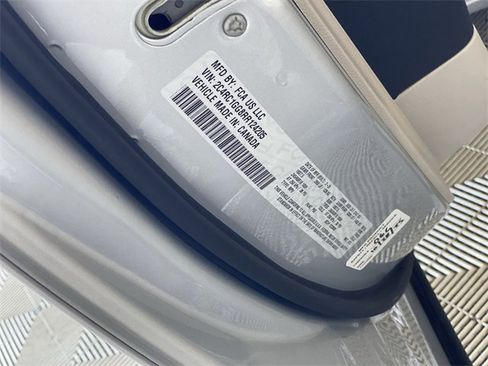 Used 2024 Chrysler Pacifica Limited image 40