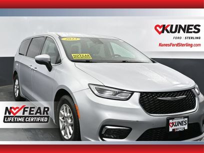 Used 2023 Chrysler Pacifica Touring-L