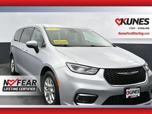 Used 2023 Chrysler Pacifica Touring-L FWD image 1