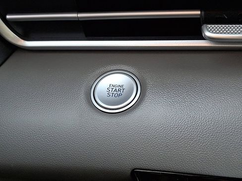 Certified 2025 Hyundai Elantra Sport image 22