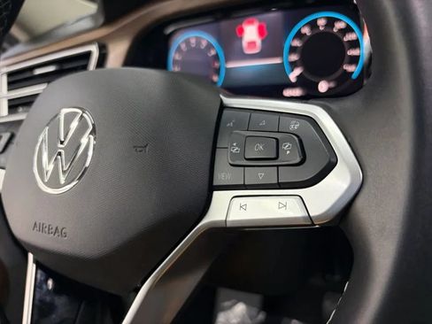 Used 2025 Volkswagen Atlas SE AWD/4WD image 24