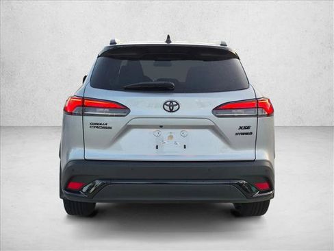 Used 2023 Toyota Corolla Cross AWD Hybrid w/ Convenience Package image 6