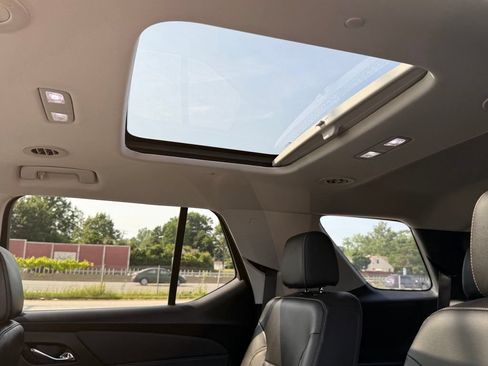 Used 2020 Chevrolet Traverse LT w/ LT Premium Package AWD/4WD image 25