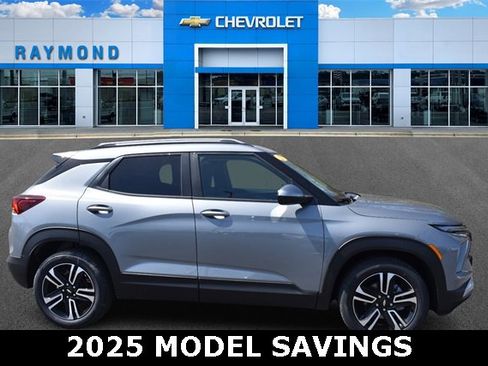 New 2025 Chevrolet TrailBlazer LT w/ Convenience Package image 2