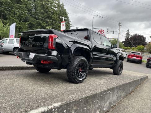 Certified 2025 Toyota Tacoma TRD Pro AWD/4WD image 9