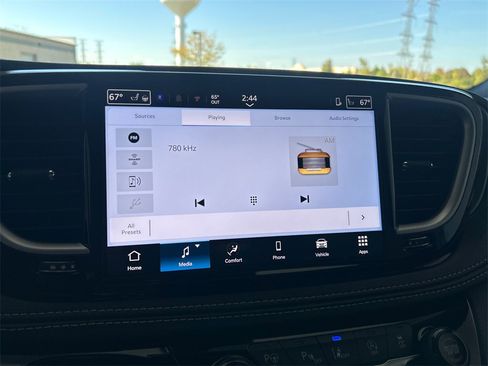 New 2025 Chrysler Pacifica Select image 23