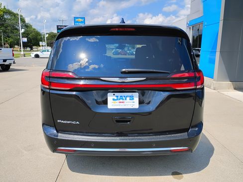 Used 2025 Chrysler Pacifica Select FWD image 15