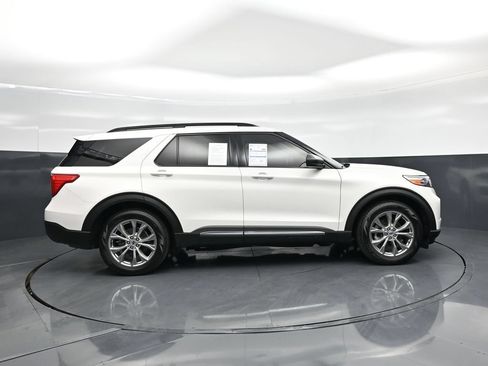 Certified 2021 Ford Explorer XLT w/ Equipment Group 202A RWD image 23