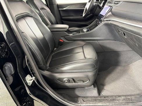 Used 2024 Jeep Grand Cherokee L Limited w/ Luxury Tech Group II image 15