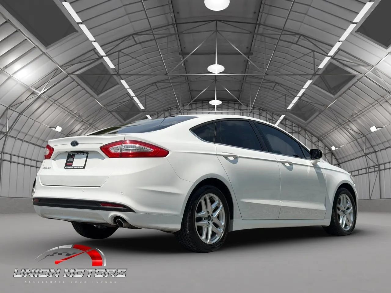 Used 2014 Ford Fusion SE FWD image 4