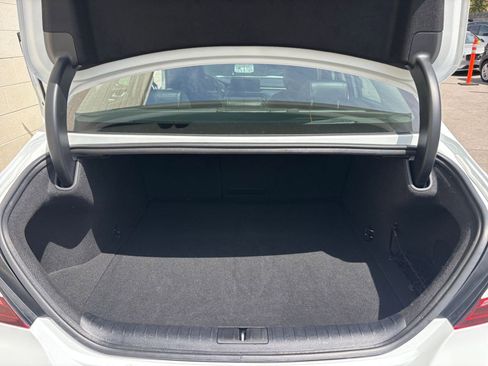 Used 2025 Genesis G70 2.5T image 31