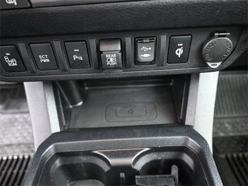 Used 2019 Toyota Tacoma TRD Off-Road image 9