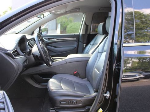 Used 2019 Buick Enclave Essence FWD image 12