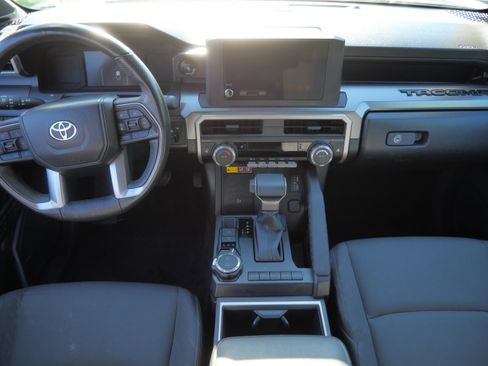 Certified 2024 Toyota Tacoma SR5 AWD/4WD image 11