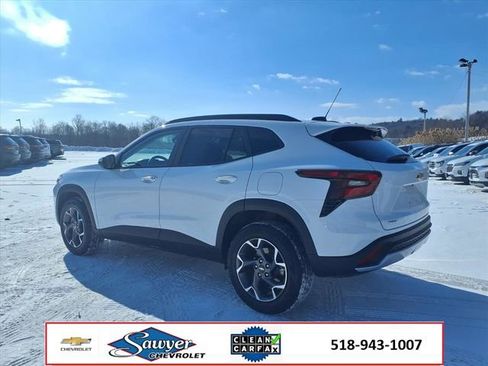 Used 2025 Chevrolet Trax LT w/ Driver Confidence Package image 5