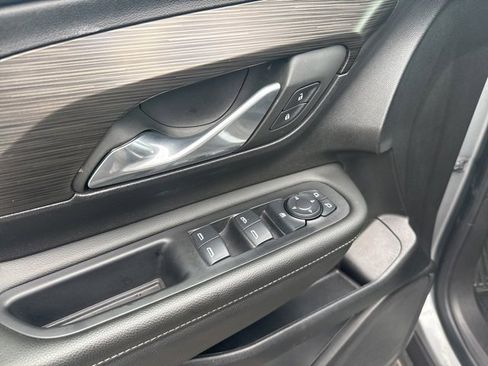 Used 2024 GMC Terrain SLE image 10