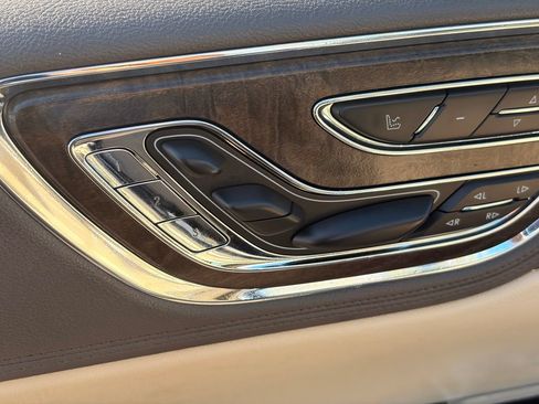 Used 2017 Lincoln Continental Select FWD image 23