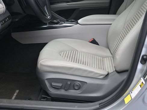 Used 2020 Toyota Camry SE w/ Convenience Package FWD image 21
