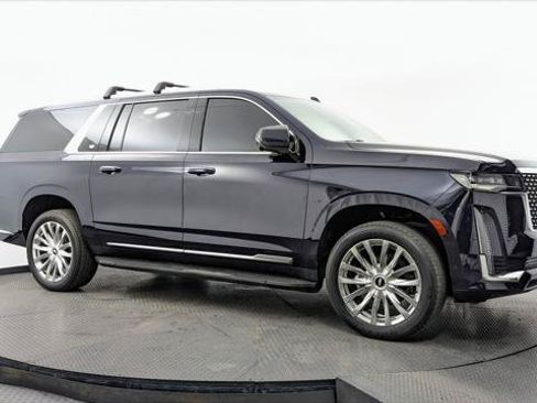 Used 2022 Cadillac Escalade ESV Premium Luxury AWD/4WD image 11