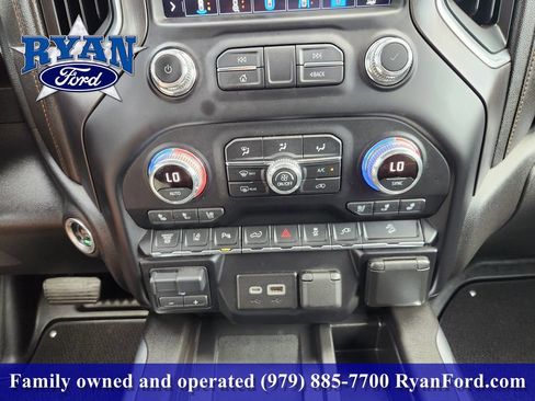 Used 2022 GMC Sierra 2500 AT4 w/ AT4 Premium Plus Package AWD/4WD image 14