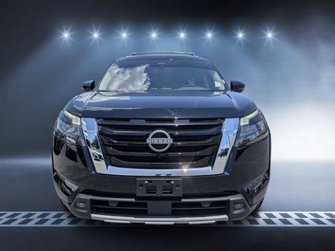 Used 2025 Nissan Pathfinder SL FWD image 8