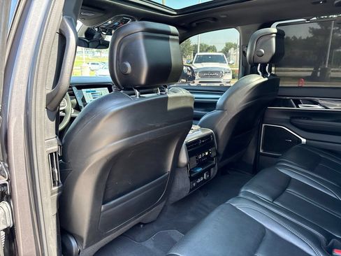Used 2023 Jeep Wagoneer L 4WD w/ Premium Group I image 41
