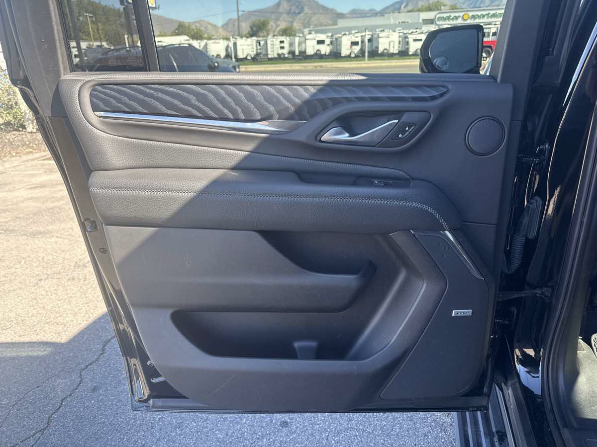 Used 2022 GMC Yukon XL Denali AWD/4WD image 14