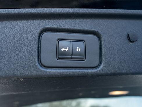 Used 2023 Nissan Pathfinder Platinum w/ Cargo Package image 10