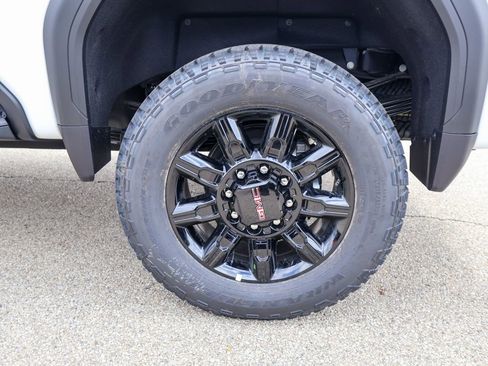 New 2026 GMC Sierra 2500 AT4 image 38