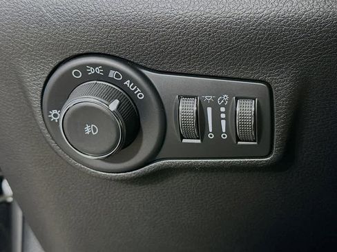 Used 2023 Jeep Compass Latitude AWD/4WD image 26