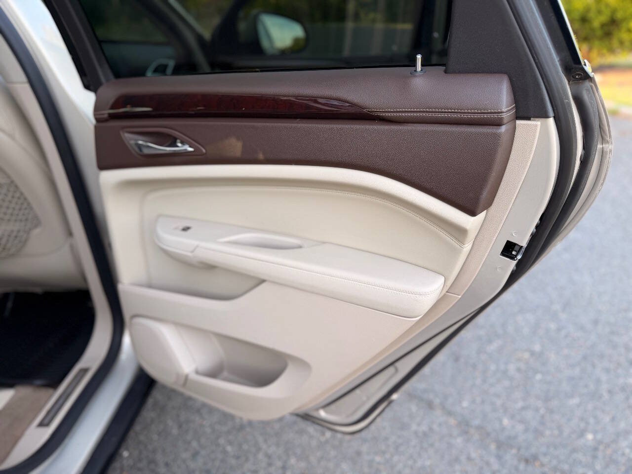 Used 2010 Cadillac SRX Luxury AWD/4WD image 27