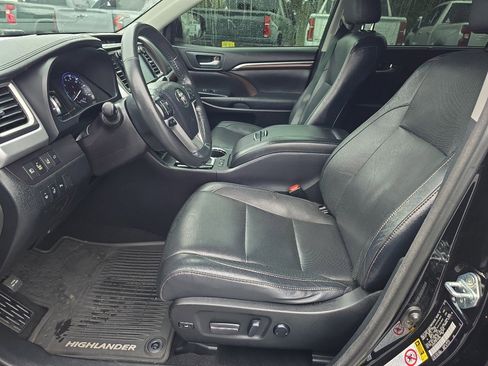 Used 2015 Toyota Highlander Limited Platinum image 16