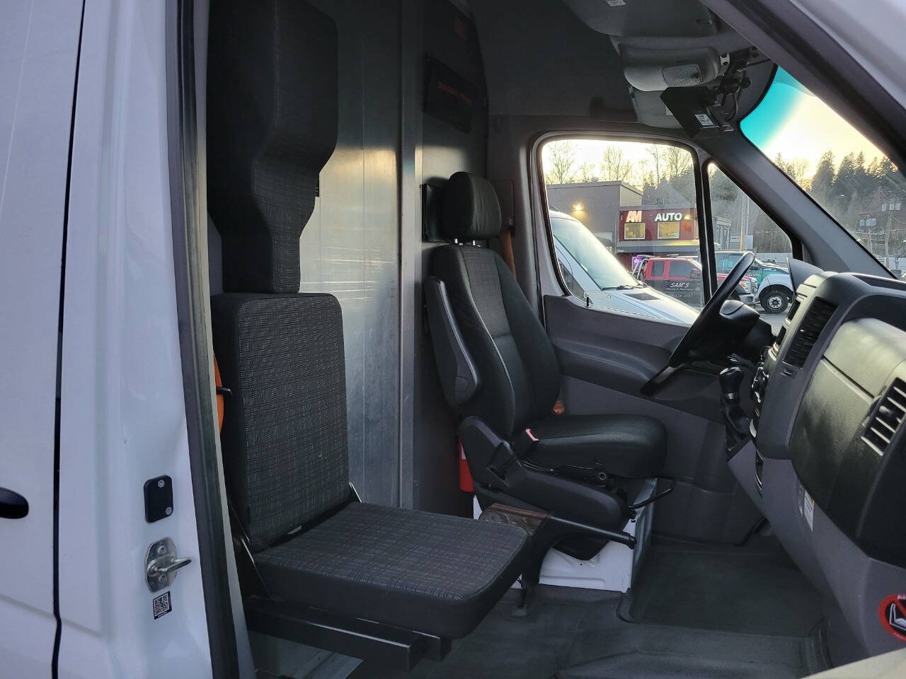 Used 2016 Mercedes-Benz Sprinter 2500 image 14