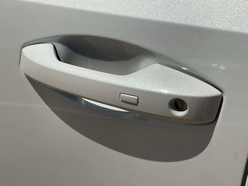 New 2025 Nissan Kicks SR image 9