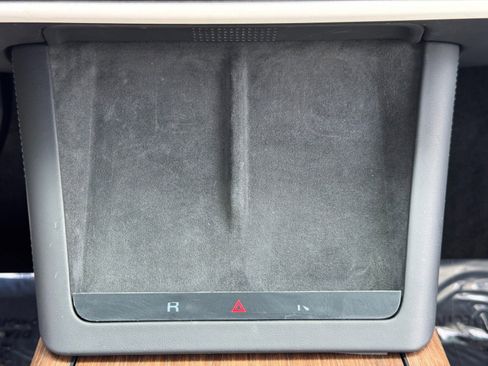 Used 2022 Tesla Model X image 34