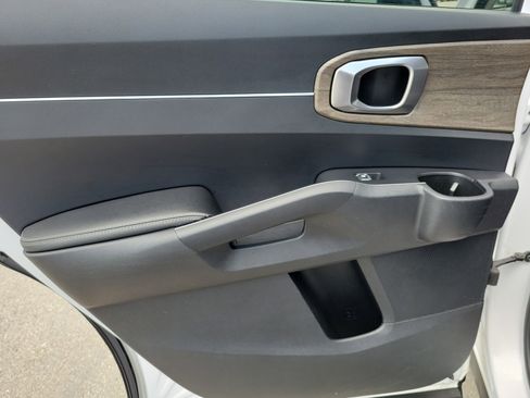 Used 2022 Kia Sorento EX w/ Panoramic Sunroof Package FWD image 29