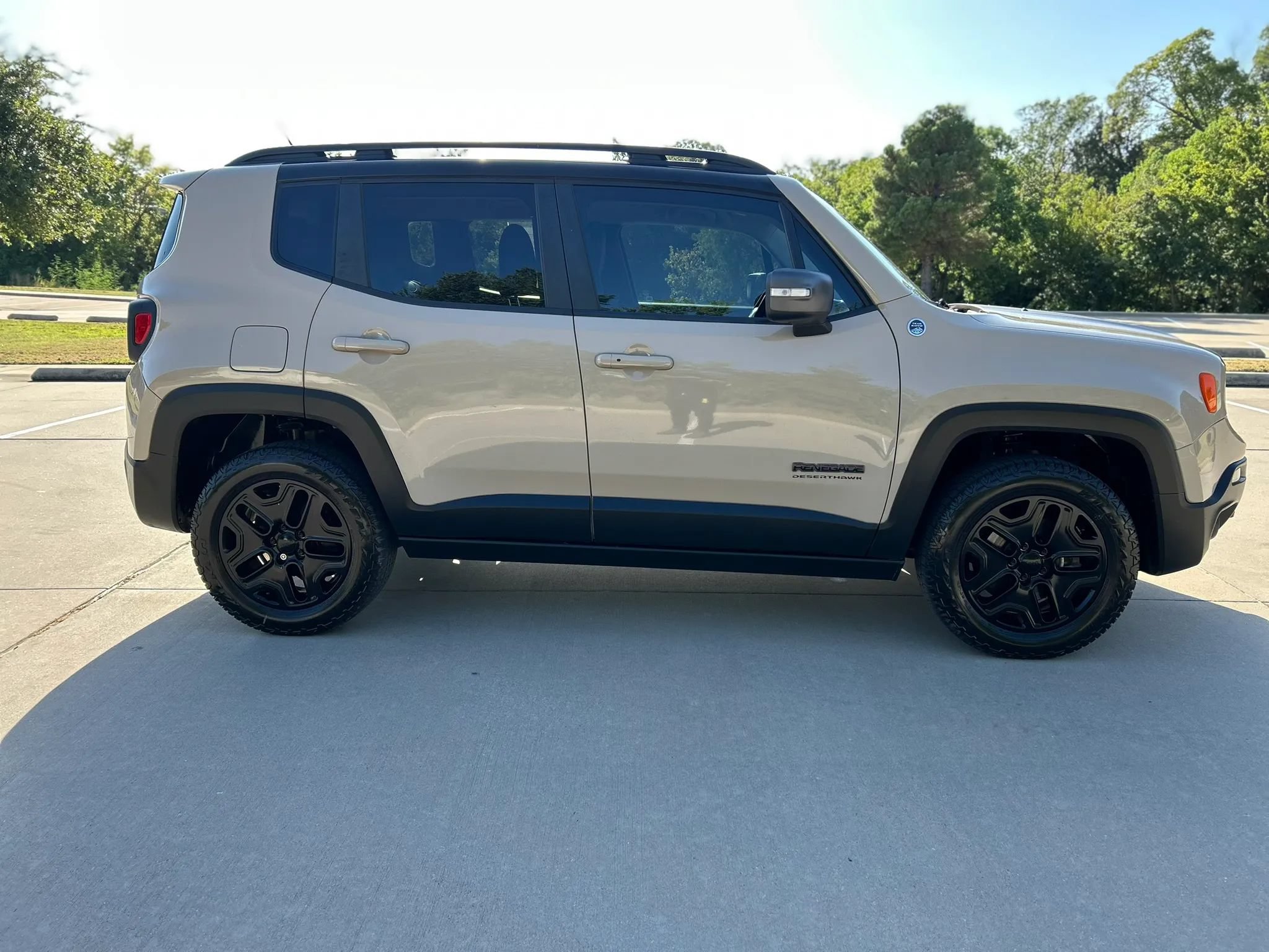 Used 2017 Jeep Renegade Trailhawk AWD/4WD image 5